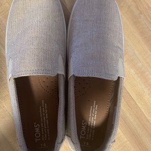 Toms size 8 canvas slip on shoes